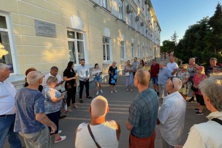 Краснодарский край. Кандидаты от КПРФ в городскую Думу Геленджика провели встречу с избирателями рядом с администрацией