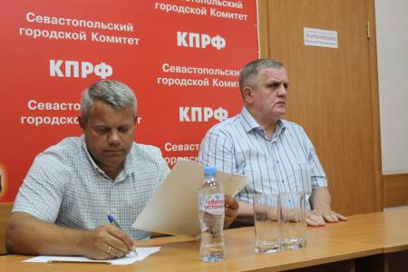 Николай Коломейцев провел в Севастополе депутатский прием