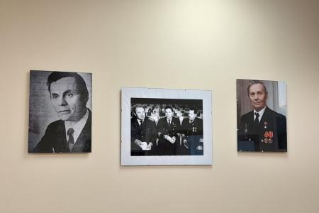 В Архангельске коммунисты организовали выставку к 90-летию Героя Социалистического Труда Ф.С. Гуляева. Открыл сам юбиляр
