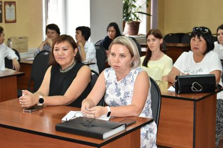 Представители Управления соцподдержки населения Хакасии обсудили вопросы материнства и детства с депутатом Госдумы Ниной Останиной