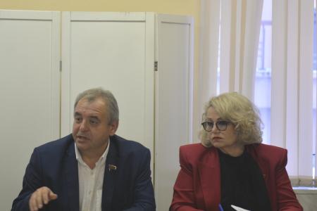 Нина Останина и новосибирские депутаты-коммунисты встретились с участниками боевых действий