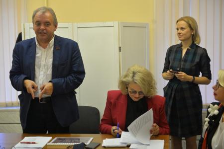 Нина Останина и новосибирские депутаты-коммунисты встретились с участниками боевых действий