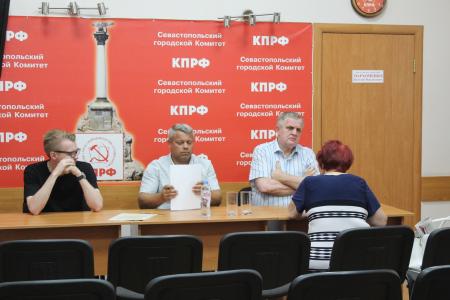 Николай Коломейцев провел в Севастополе депутатский прием
