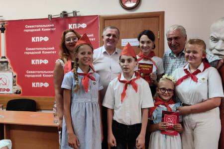 В Севастополе депутат Государственной Думы Николай Васильевич Коломейцев провел встречу с коммунистами