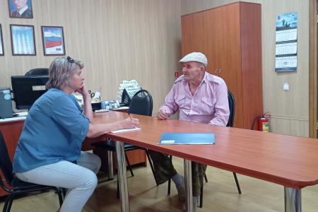Астраханские коммунисты продолжают рабочие выезды в районы области