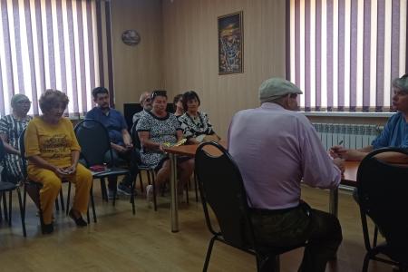 Астраханские коммунисты продолжают рабочие выезды в районы области