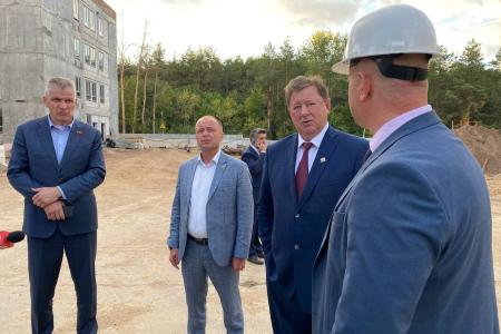 В.И. Кашин осмотрел ход строительства инфекционного корпуса Центральной городской клинической больницы Ульяновска
