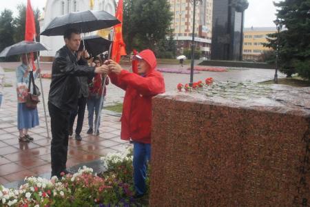 Ивановские коммунисты почтили память рабочих, расстрелянных царскими войсками