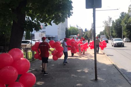Костромские коммунисты провели праздничную акцию в День города и области
