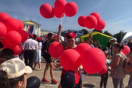 Костромские коммунисты провели праздничную акцию в День города и области