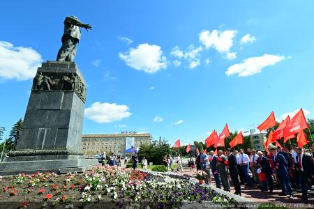 Продолжается рабочий визит Председателя ЦК КПРФ Г.А. Зюганова в город Орел. Второй день