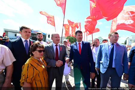 Продолжается рабочий визит Председателя ЦК КПРФ Г.А. Зюганова в город Орел. Второй день