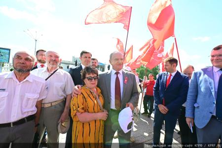 Продолжается рабочий визит Председателя ЦК КПРФ Г.А. Зюганова в город Орел. Второй день