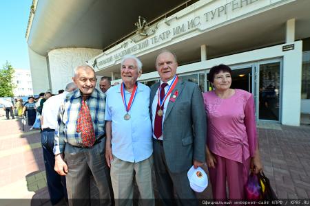 Продолжается рабочий визит Председателя ЦК КПРФ Г.А. Зюганова в город Орел. Второй день