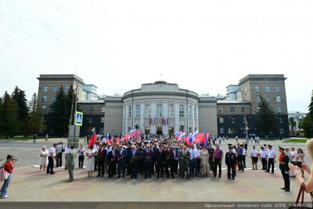 "За Родину! За Сталина! За Победу!". Состоялась церемония поднятия Красного знамени в городе Орле