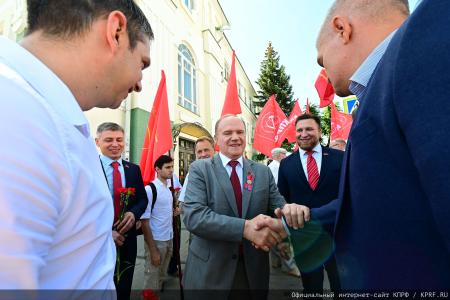 Продолжается рабочий визит Председателя ЦК КПРФ Г.А. Зюганова в город Орел. Второй день