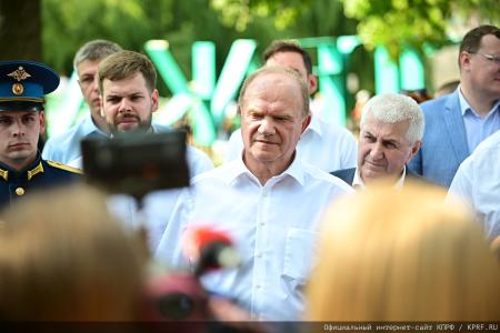 При участии Г.А. Зюганова в городе Орле состоялось открытие фестиваля цветов "Стрелка"