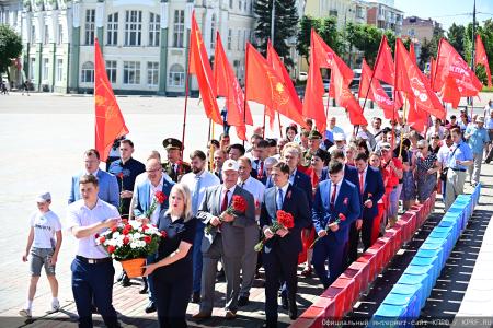 Продолжается рабочий визит Председателя ЦК КПРФ Г.А. Зюганова в город Орел. Второй день