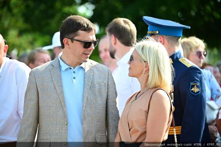 При участии Г.А. Зюганова в городе Орле состоялось открытие фестиваля цветов "Стрелка"