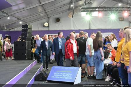 Геннадий Зюганов на «Территории смыслов»: Без социализма Россия не сможет решить текущих задач!