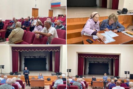 Саратовская область. Ольга Алимова и Денис Буланов провели встречу с избирателями и личный приём граждан в Аткарске