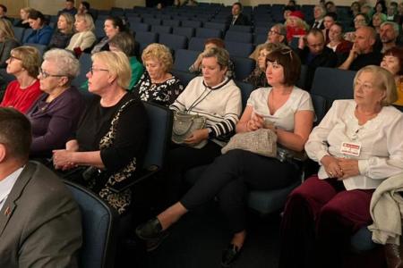 Подмосковные депутаты-коммунисты поздравили коллектив Всероссийского научно-исследовательского института крахмала с 90-летием