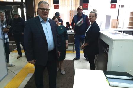 Кандидат на должность Губернатора Московской области от КПРФ Александр Наумов посетил избирательные участки в городском округе Домодедово