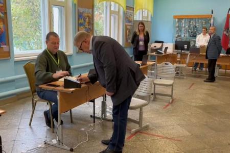 Кандидат в Губернаторы Подмосковья от КПРФ Александр Наумов проголосовал на выборах 10 сентября