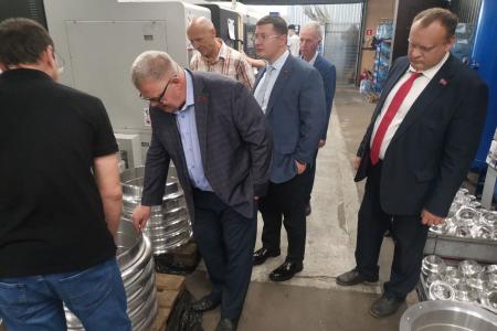 Кандидат на должность Губернатора Московской области от КПРФ Александр Наумов посетил предприятие «Оверхол-Про» в Балашихе