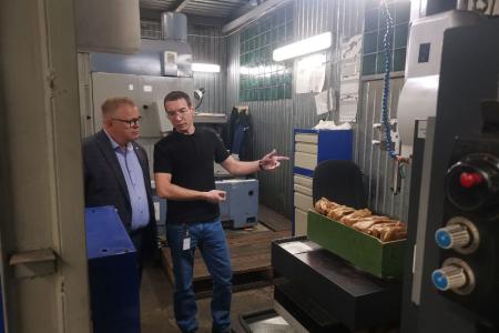 Кандидат на должность Губернатора Московской области от КПРФ Александр Наумов посетил предприятие «Оверхол-Про» в Балашихе