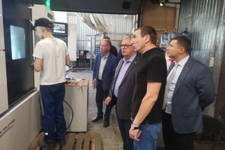 Кандидат на должность Губернатора Московской области от КПРФ Александр Наумов посетил предприятие «Оверхол-Про» в Балашихе