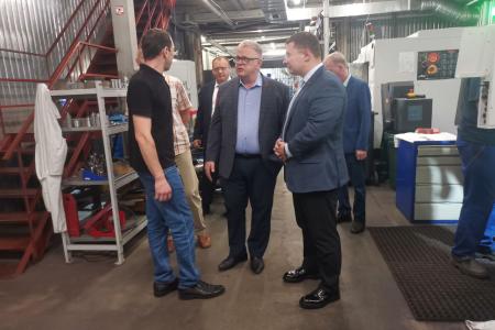 Кандидат на должность Губернатора Московской области от КПРФ Александр Наумов посетил предприятие «Оверхол-Про» в Балашихе