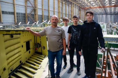 Школьники Грибановского и Верхнехавского районов посетили Воронежский авиазавод