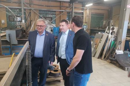 Кандидат на должность Губернатора Московской области от КПРФ Александр Наумов посетил предприятие «Оверхол-Про» в Балашихе