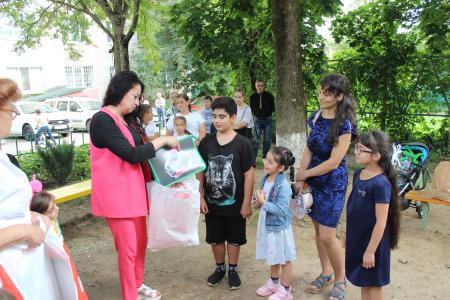 Калужские коммунисты помогают многодетным семьям калужан подготовить детей к школе