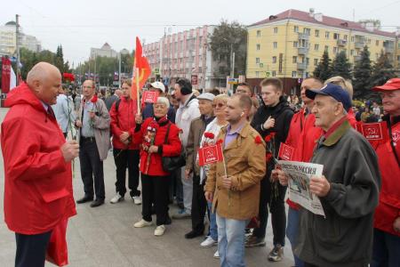 Равнение – на Победу! Брянские коммунисты отметили 80-летие освобождения города от немецко-фашистских захватчиков