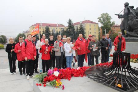 Равнение – на Победу! Брянские коммунисты отметили 80-летие освобождения города от немецко-фашистских захватчиков