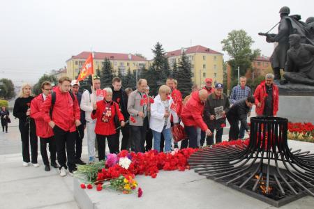 Равнение – на Победу! Брянские коммунисты отметили 80-летие освобождения города от немецко-фашистских захватчиков