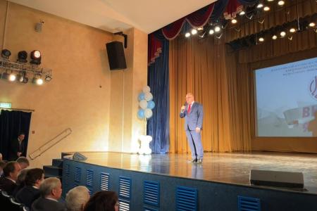 Подмосковные депутаты-коммунисты поздравили коллектив Всероссийского научно-исследовательского института крахмала с 90-летием
