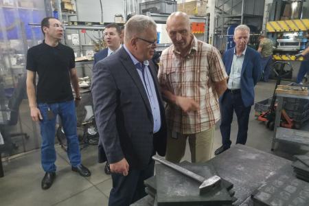 Кандидат на должность Губернатора Московской области от КПРФ Александр Наумов посетил предприятие «Оверхол-Про» в Балашихе