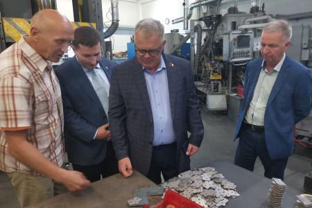 Кандидат на должность Губернатора Московской области от КПРФ Александр Наумов посетил предприятие «Оверхол-Про» в Балашихе