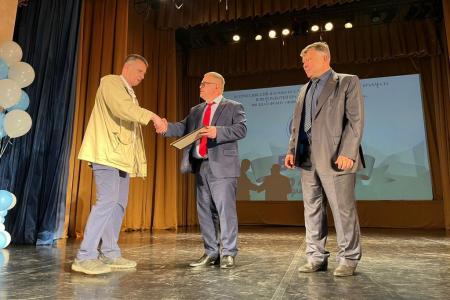 Подмосковные депутаты-коммунисты поздравили коллектив Всероссийского научно-исследовательского института крахмала с 90-летием