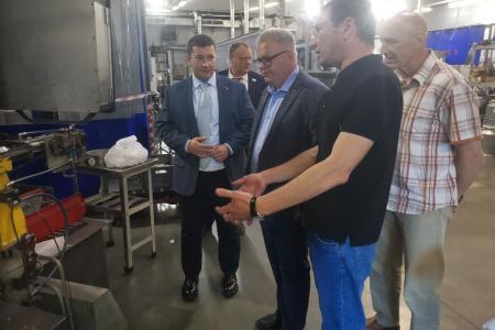 Кандидат на должность Губернатора Московской области от КПРФ Александр Наумов посетил предприятие «Оверхол-Про» в Балашихе