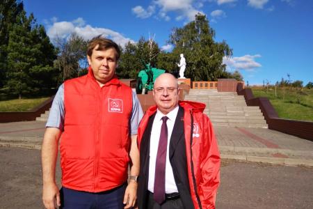 Воронежская область. Депутаты-коммунисты провели субботник  на Мемориале Николаю Загорскому и Якову Доровских