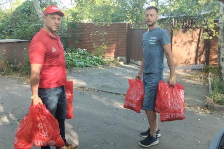 Донецкие коммунисты, несмотря на обстрелы, агитируют на улицах города