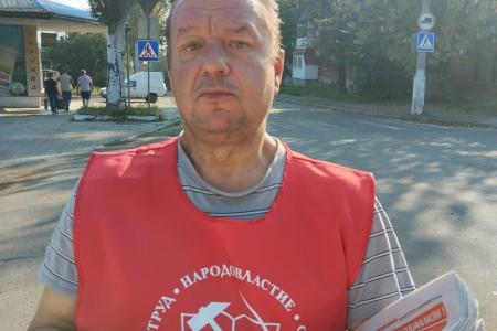 Донецкие коммунисты, несмотря на обстрелы, агитируют на улицах города