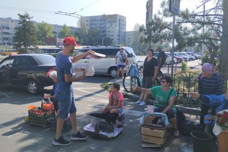 Донецкие коммунисты, несмотря на обстрелы, агитируют на улицах города