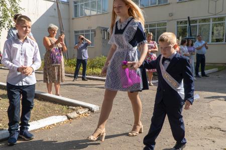 Н.Н. Иванов посетил линейку в Никольской школе Орловской области