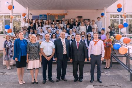 Н.Н. Иванов посетил линейку в Никольской школе Орловской области
