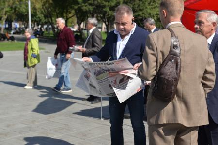 Митинг-концерт в честь 100-летия СССР провели коммунисты в центре Новосибирска